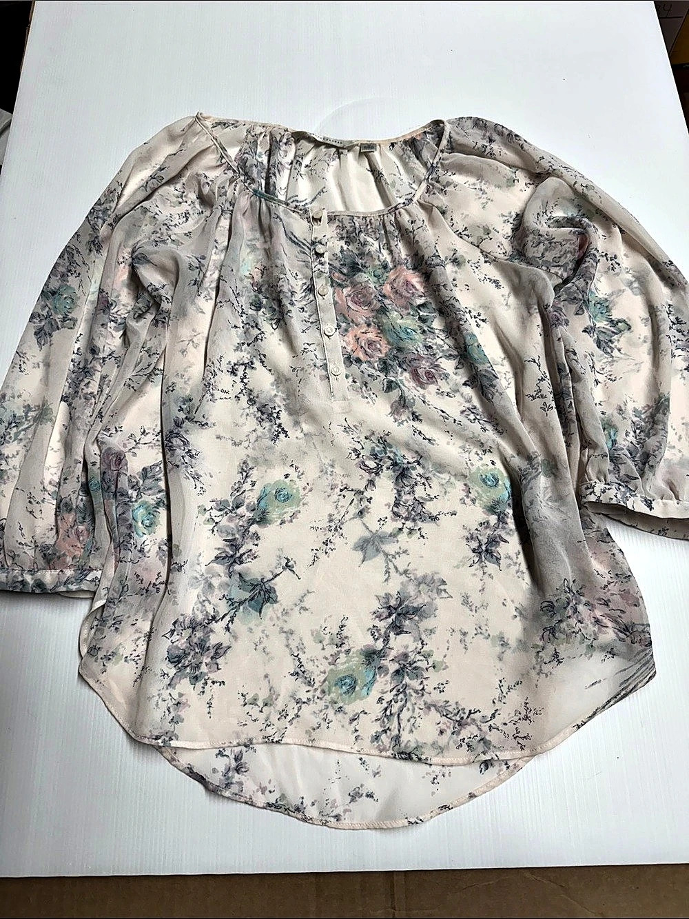 Lauren Conrad Floral Blouse in Cream & Blue Size Medium Like New